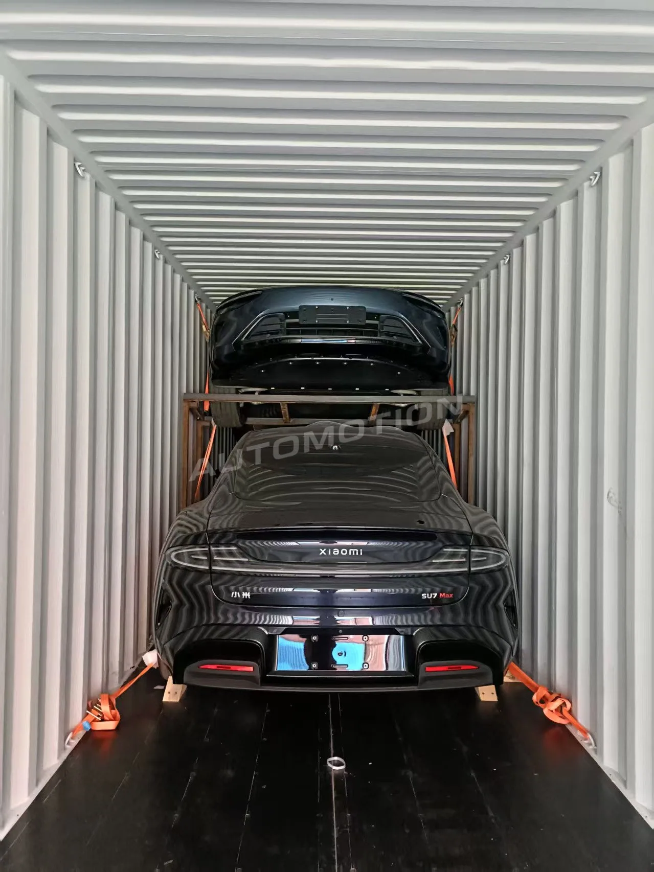 Delivery photograph 18 of 24, a vehicle loaded in a shipping container