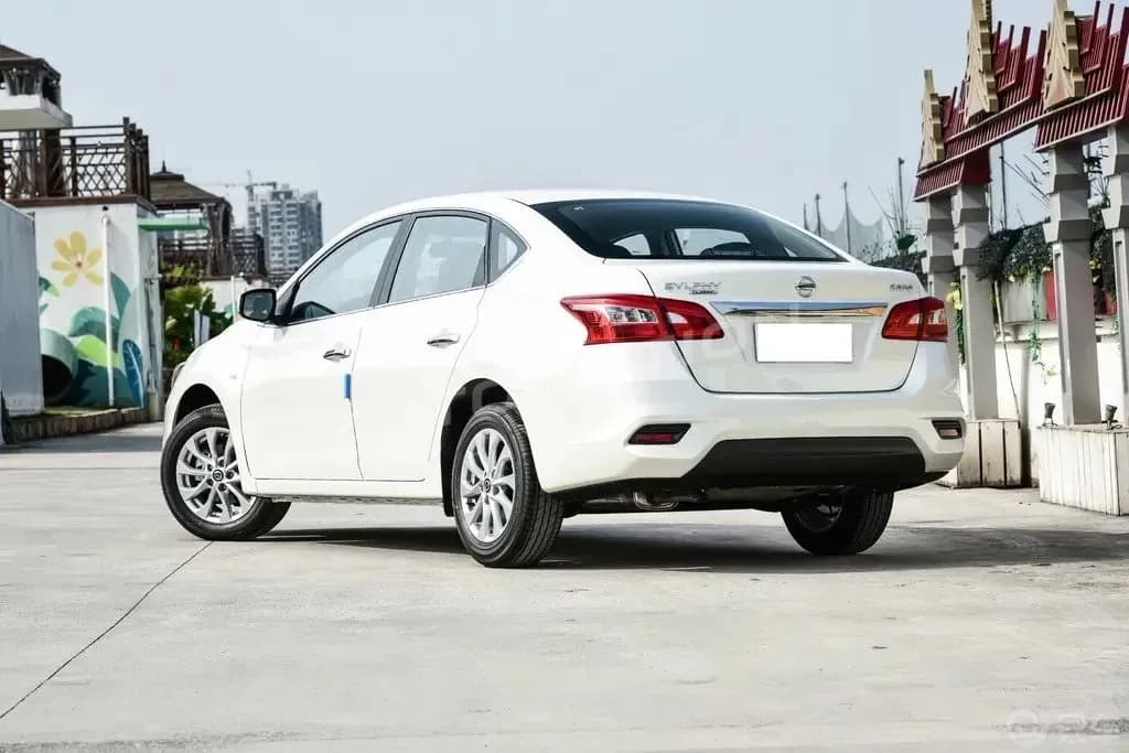 Nissan Sylphy, listing photo 7 of 14
