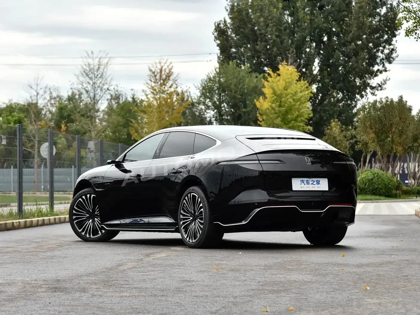 Avatr 12, listing photo 4 of 7