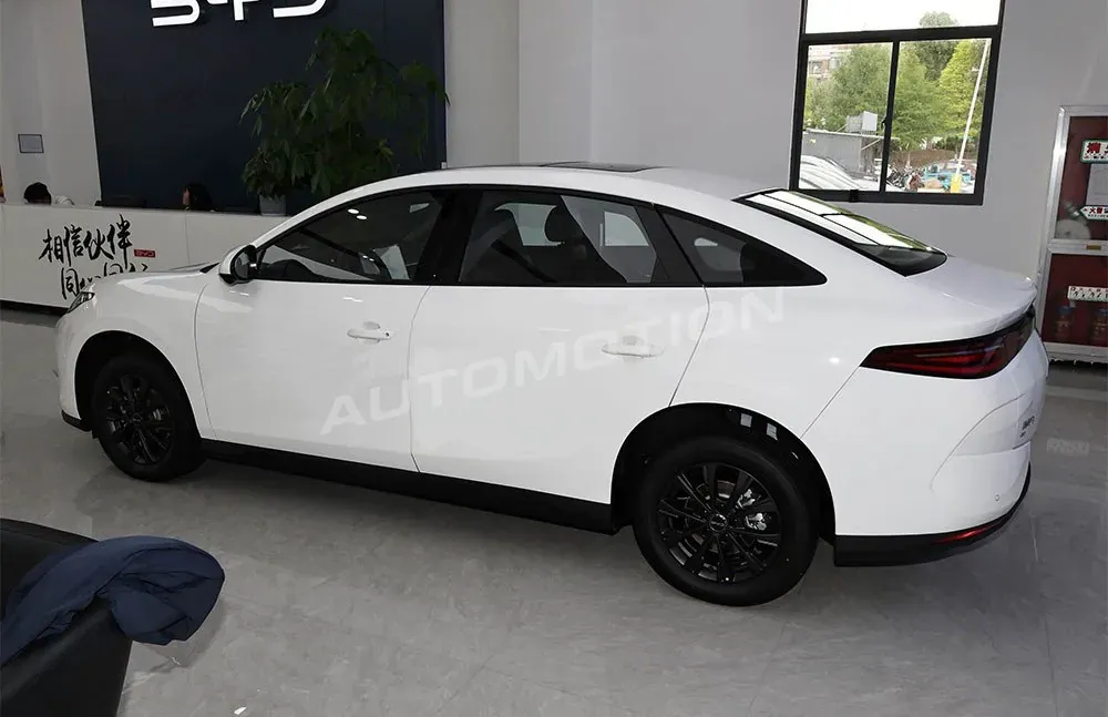 BYD e7, listing photo 2 of 8