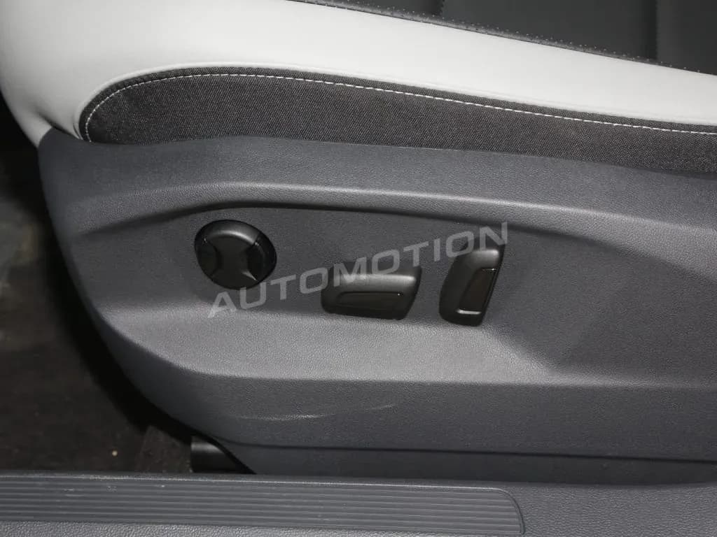 Volkswagen T-Roc, listing photo 17 of 28