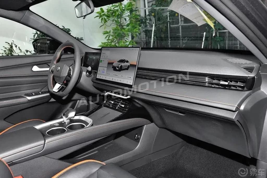Changan UNI-V | GCC Specs, listing photo 15 of 17