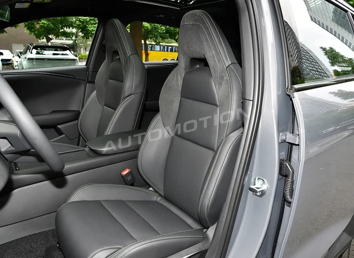 Lynk & Co 06 EM-P, listing photo 6 of 6