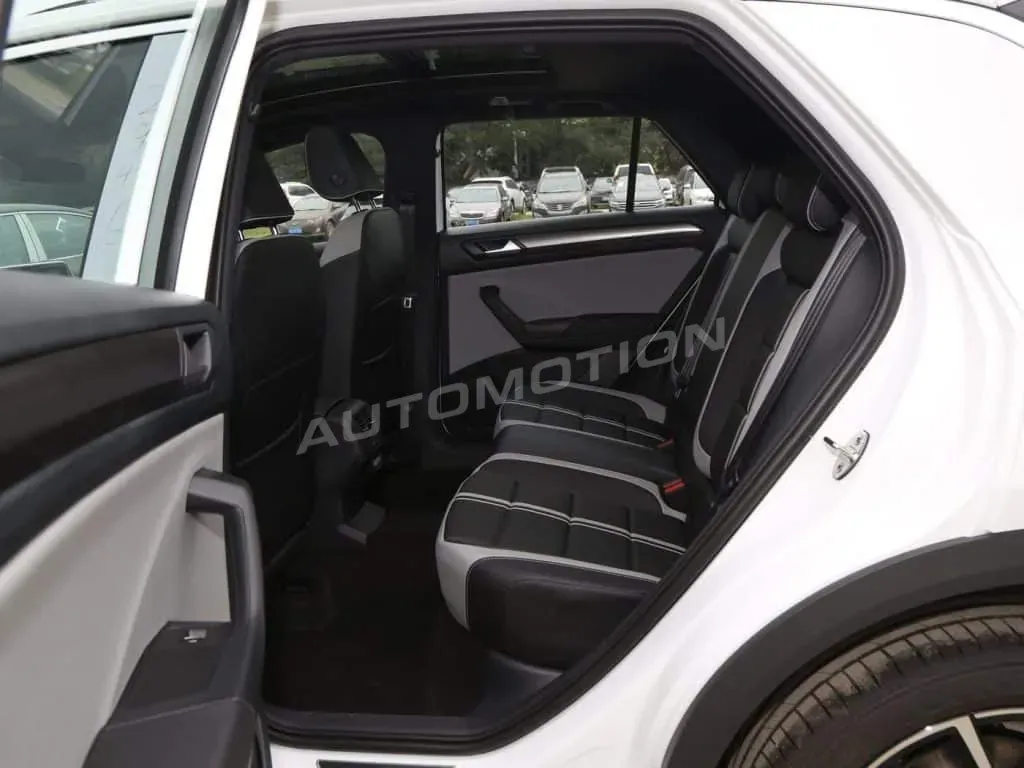Volkswagen T-Roc, listing photo 25 of 28