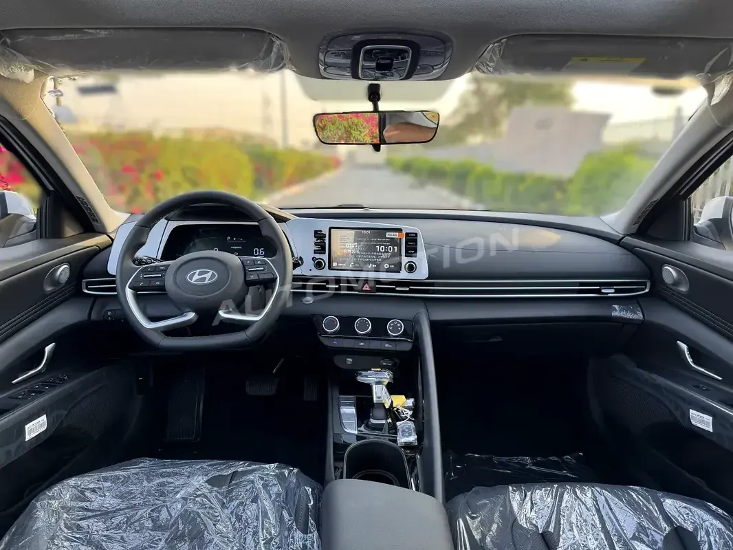 Hyundai Elantra, listing photo 6 of 9