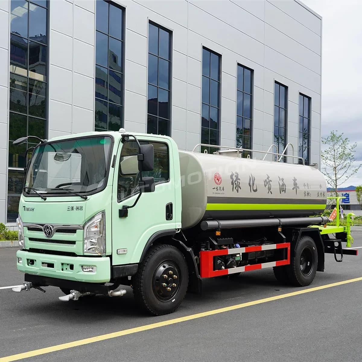 Tri-Ring 4×2 Spray Truck, listing photo 3 of 9