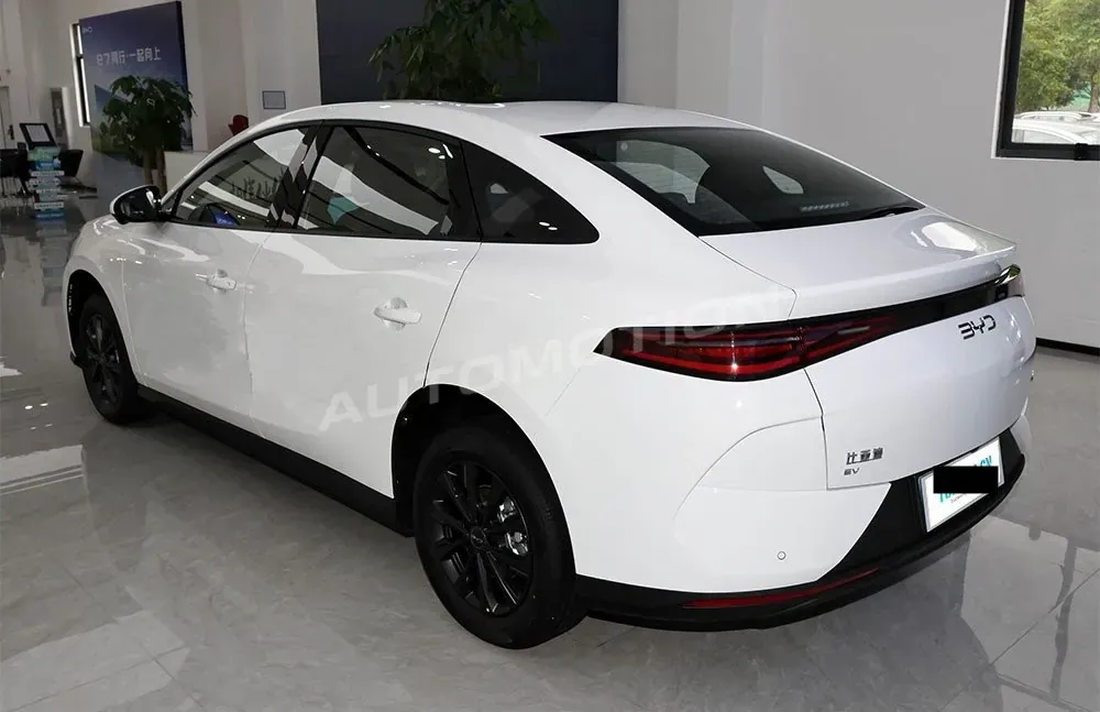 BYD e7, listing photo 3 of 8