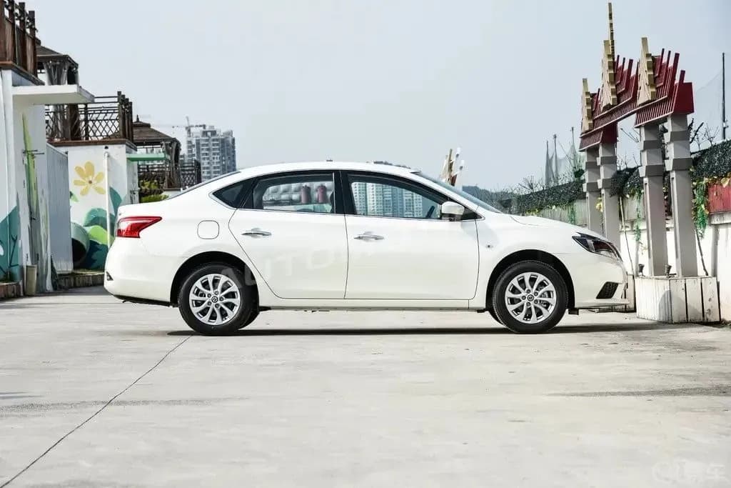 Nissan Sylphy, listing photo 4 of 14