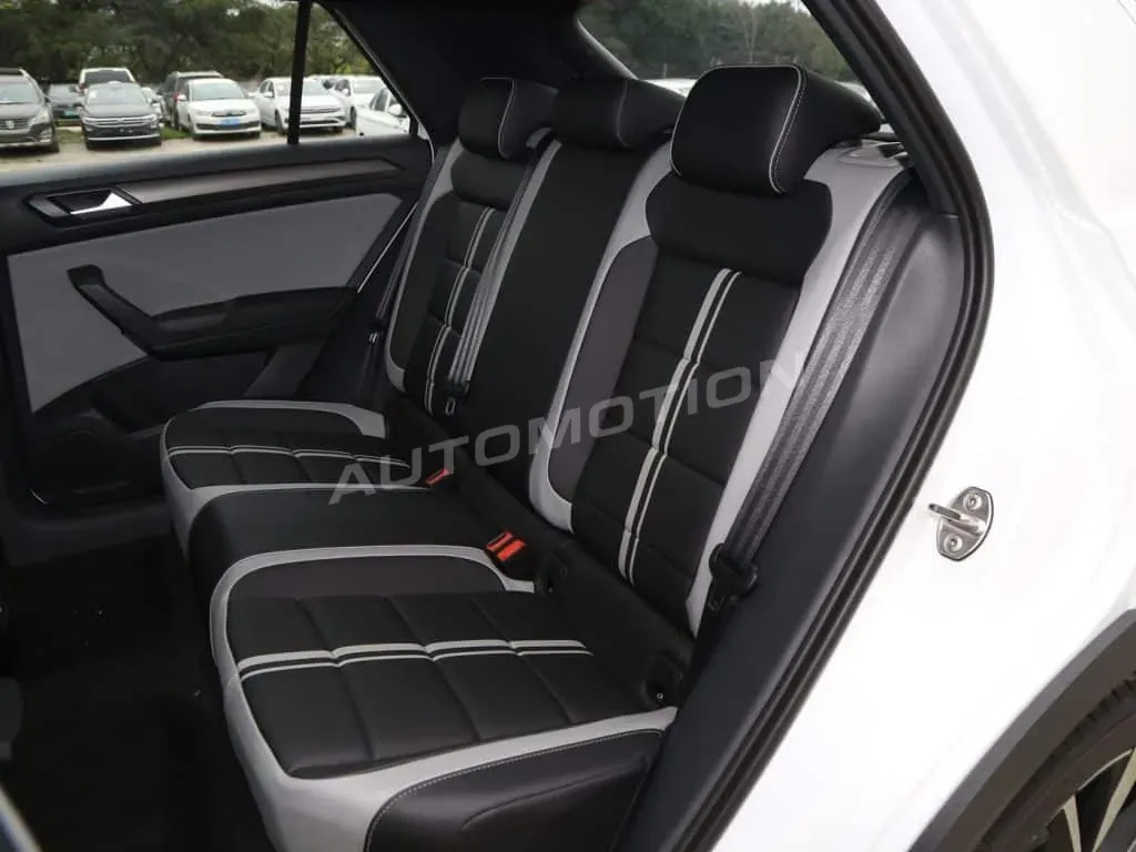 Volkswagen T-Roc, listing photo 26 of 28