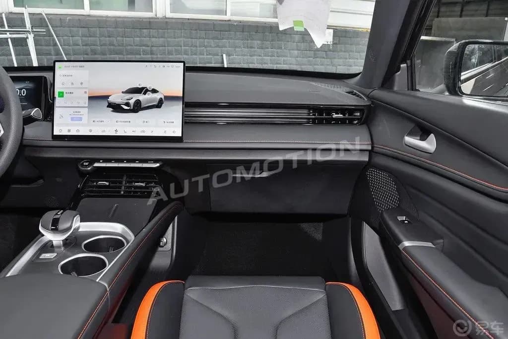 Changan UNI-V | GCC Specs, listing photo 12 of 17