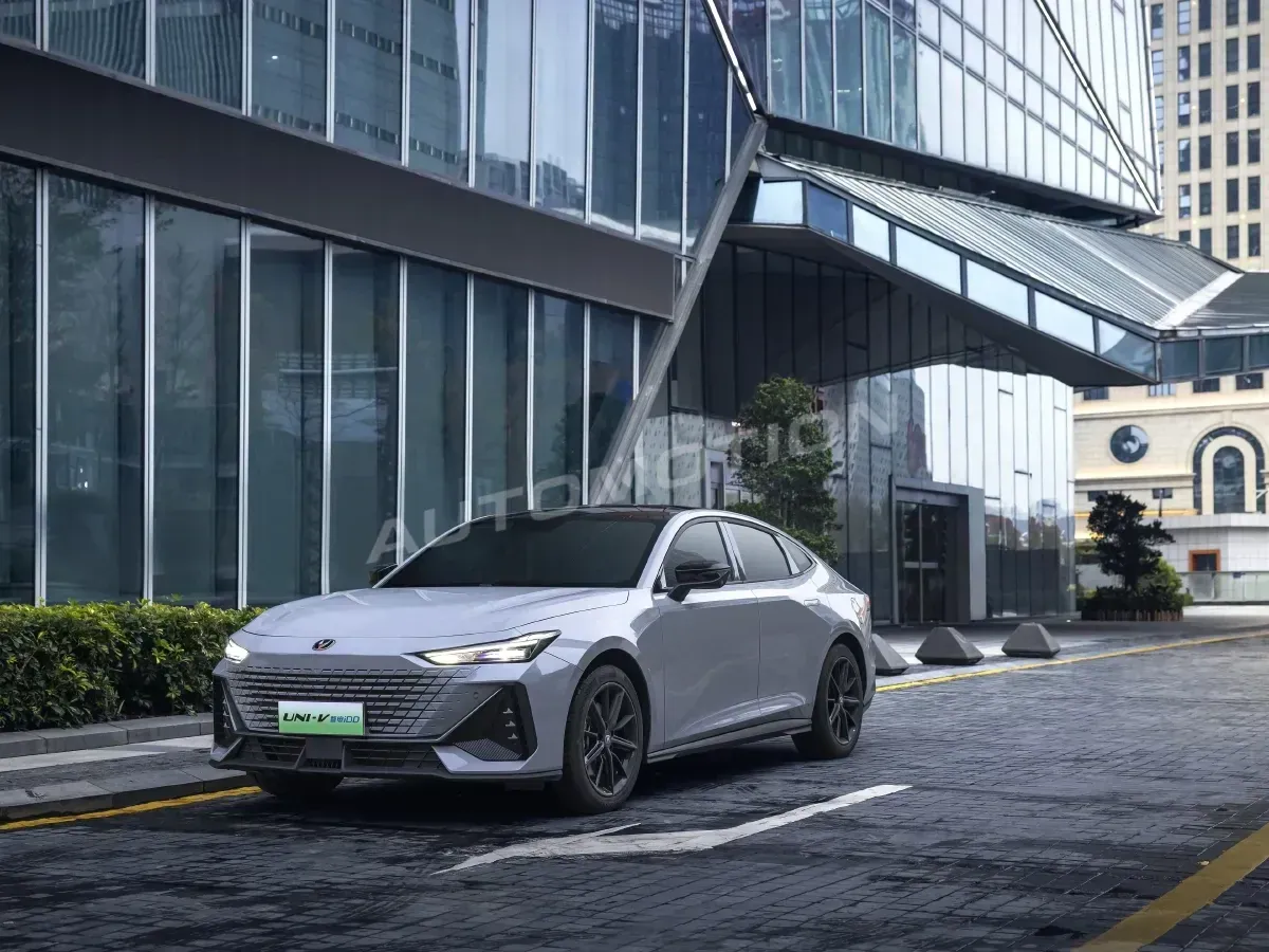 Changan UNI-V iDD, listing photo 3 of 13