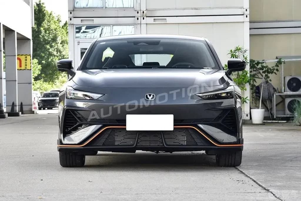 Changan UNI-V | GCC Specs, listing photo 2 of 17