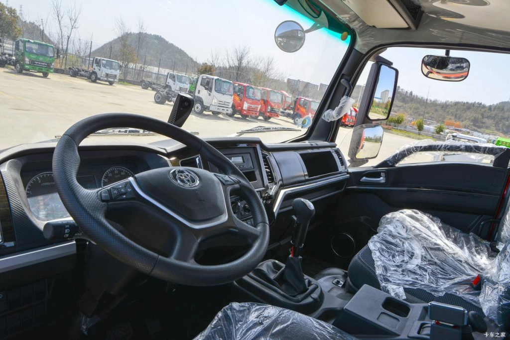 Tri-Ring 4×2 Road Clearance Truck - Image 9