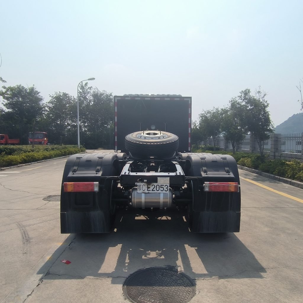 Tri-Ring 6×4 Electric Tractor Truck - Image 6