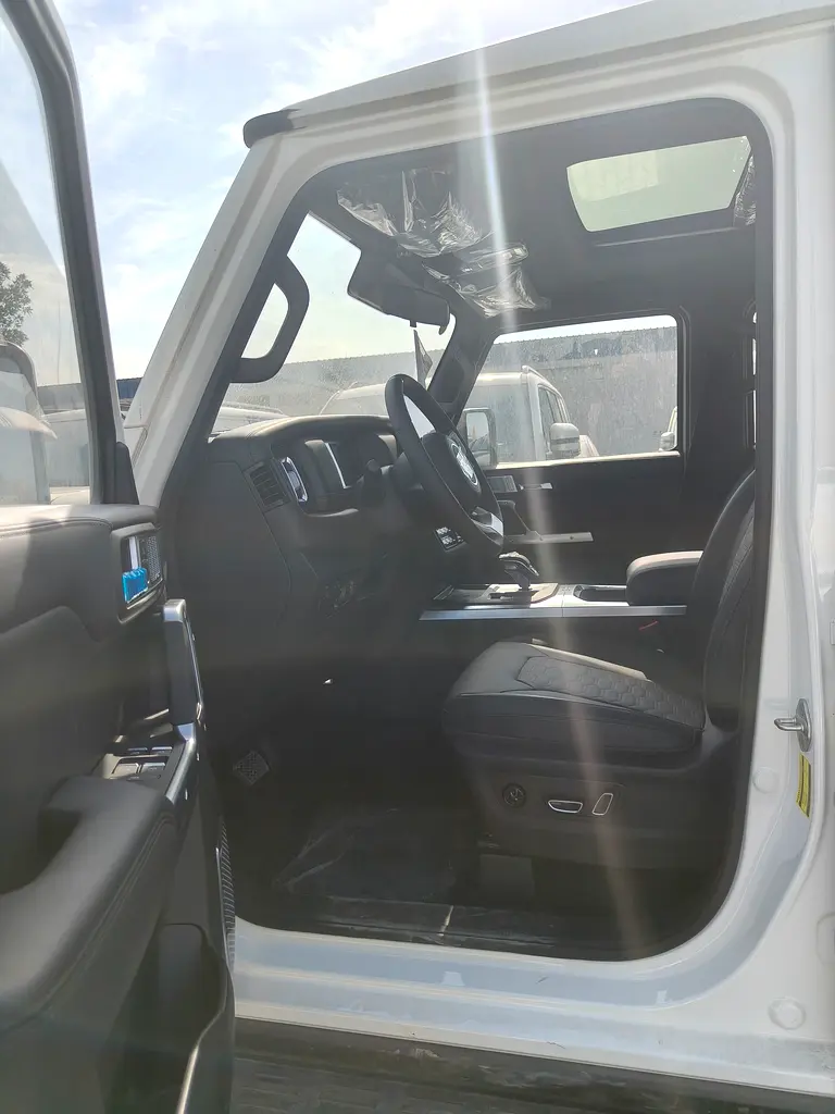 2025 212 T01 - Image 11