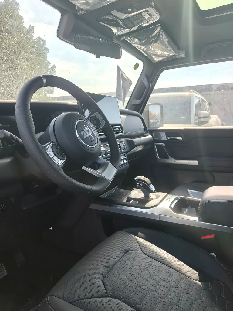 2025 212 T01 - Image 10