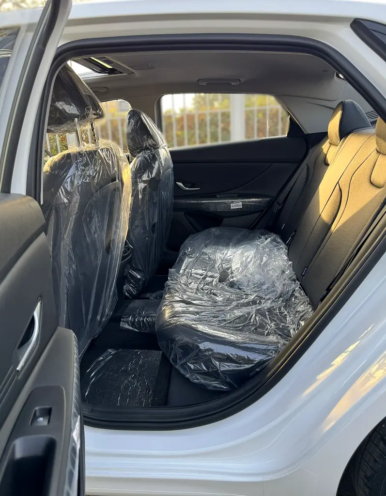 2025 Hyundai Elantra - Image 10