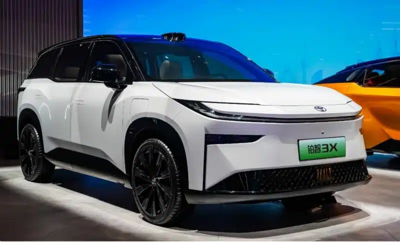 2025 Toyota bZ3X - Image 2
