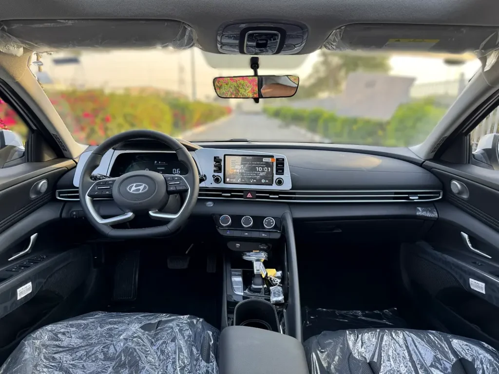 2025 Hyundai Elantra - Image 7