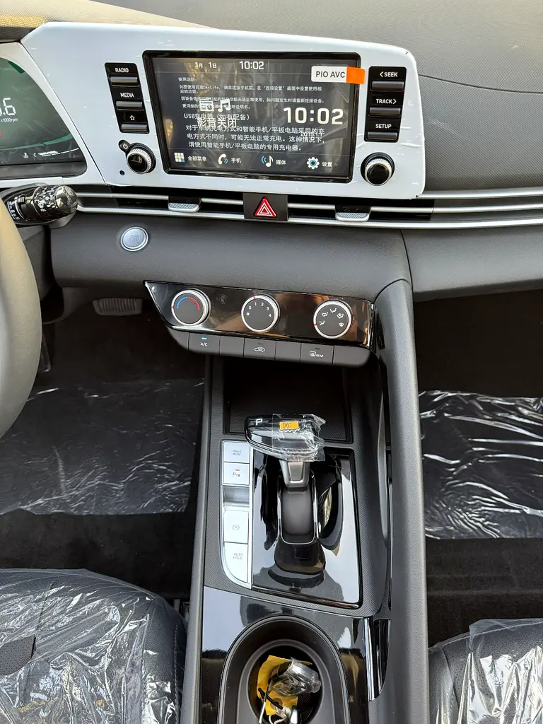 2025 Hyundai Elantra - Image 8
