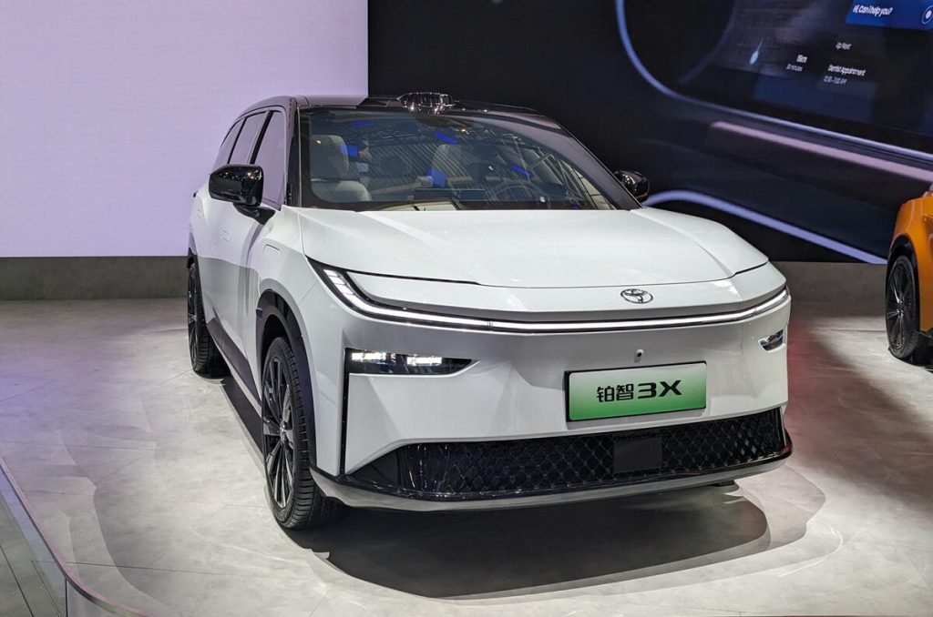 2025 Toyota bZ3X - Image 3