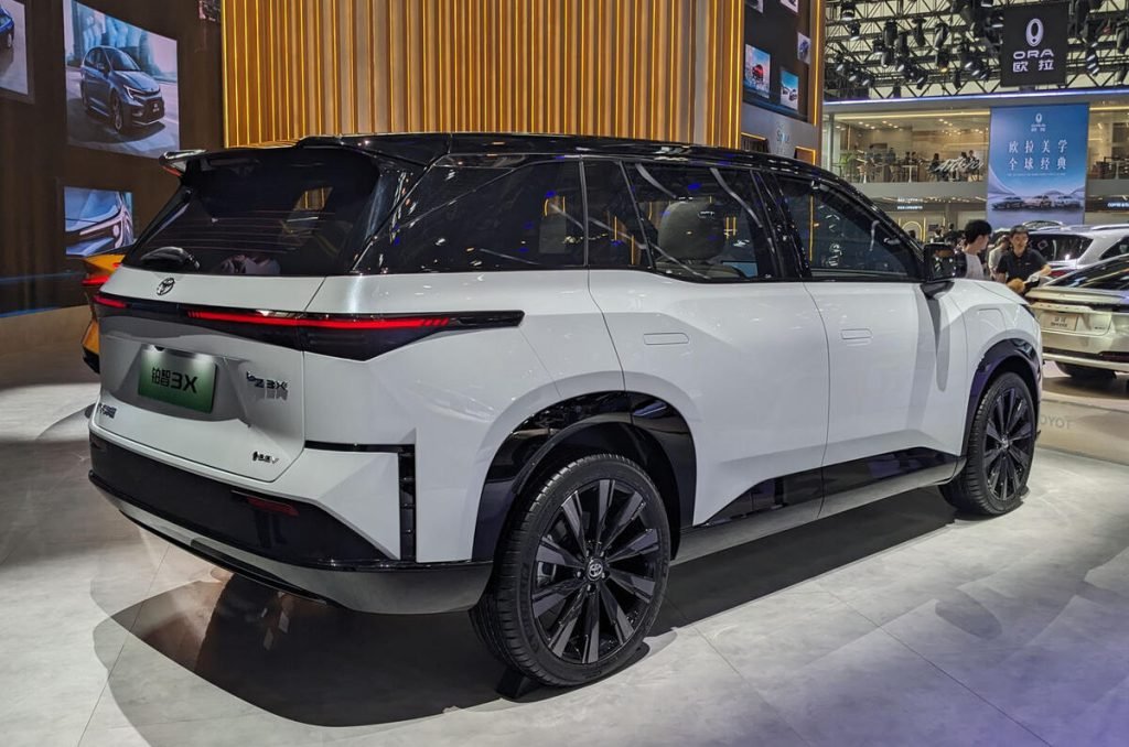 2025 Toyota bZ3X - Image 5