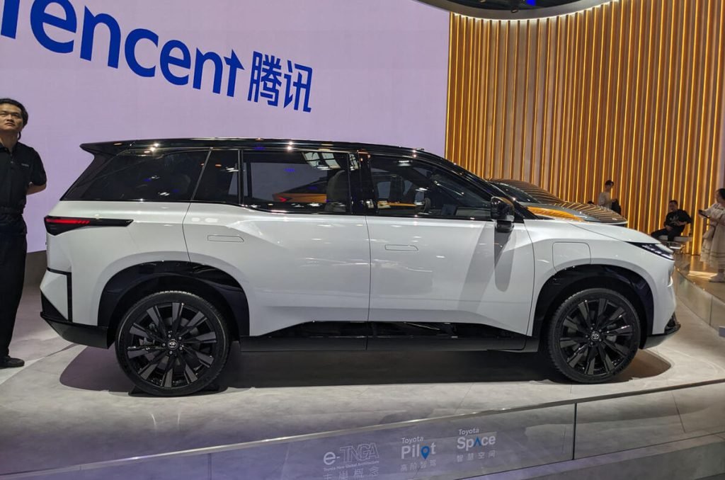 2025 Toyota bZ3X - Image 4